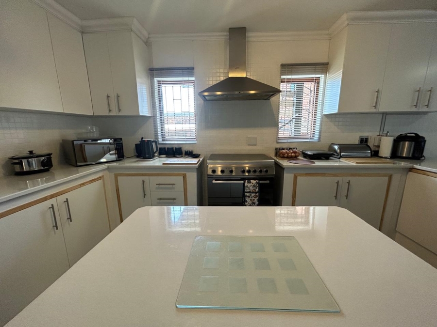 5 Bedroom Property for Sale in Wavecrest Eastern Cape